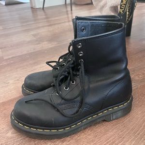 DOC MARTEN 1460 GENUINE LEATHER BOOTS